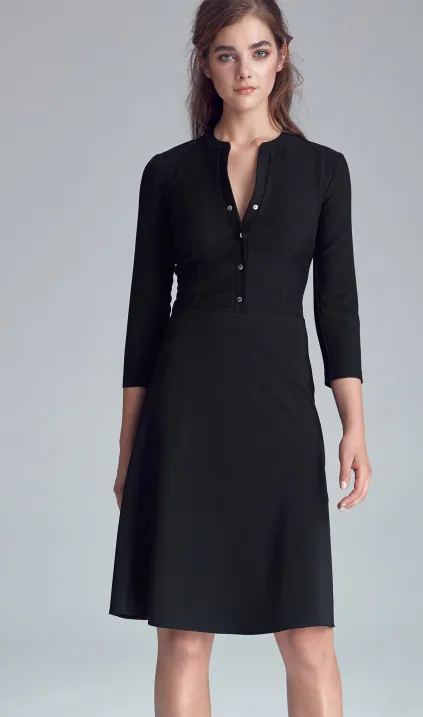 Czarna sukienka zapinana na napy
