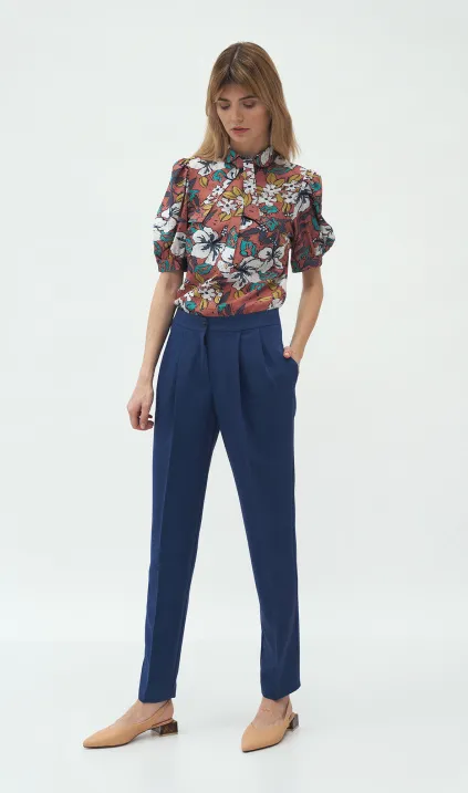 Kobaltowe spodnie z zakładką