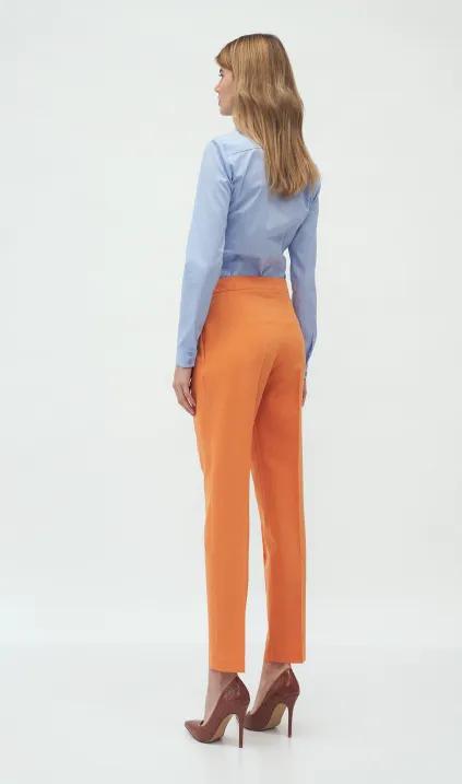 Pomarańczowe spodnie z zakładką