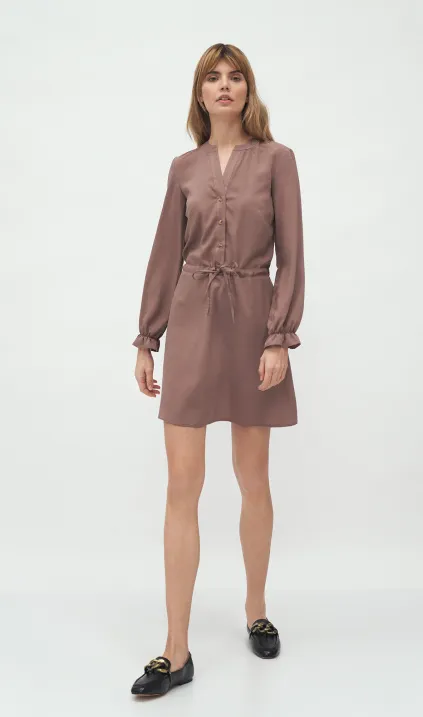 Wiskozowa sukienka wiązana w talii w kolorze mocca