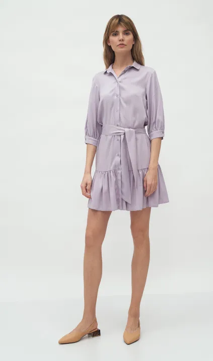 Wiskozowa sukienka z falbaną w kolorze liliowym