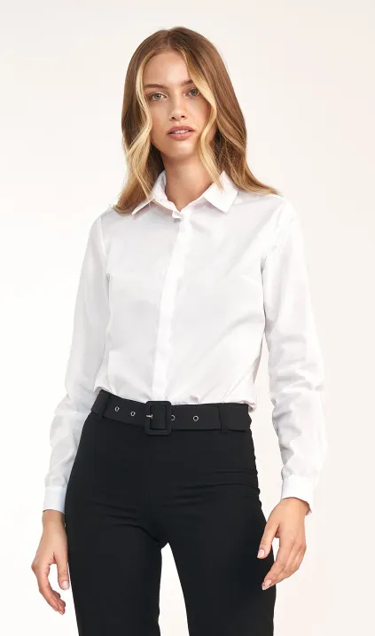 Taliowana biała koszula