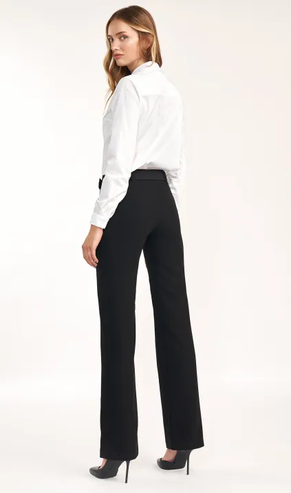 Czarne spodnie z rozszerzaną nogawką