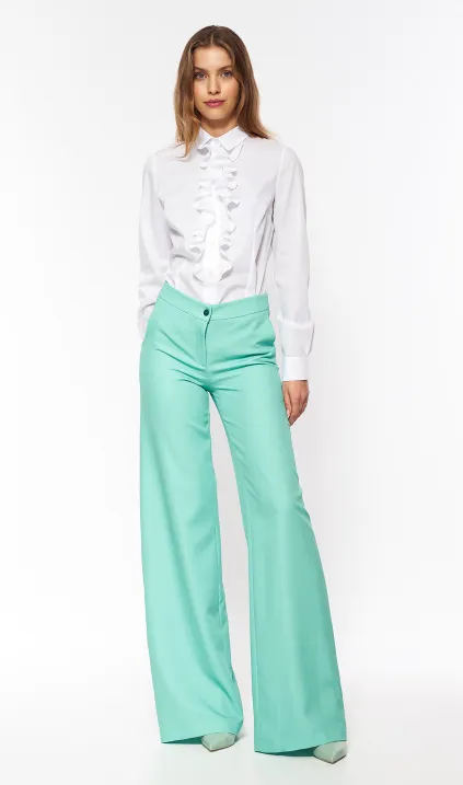 Biała koszula z żabotem