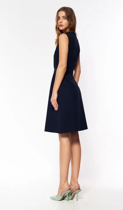 Granatowa elegancka sukienka bez rękawów