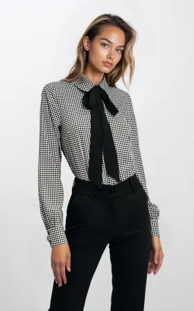 Blouse with tie in rhombus pattern