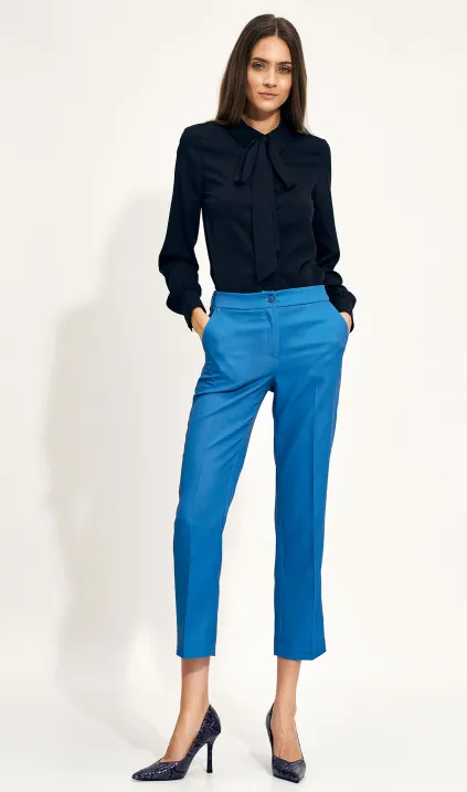 Niebieskie spodnie chino