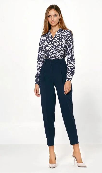 Granatowe spodnie typu balloon