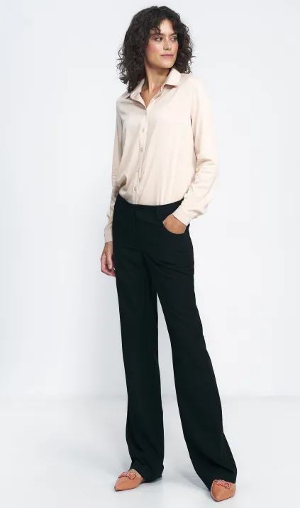 Czarne spodnie typu bootcut