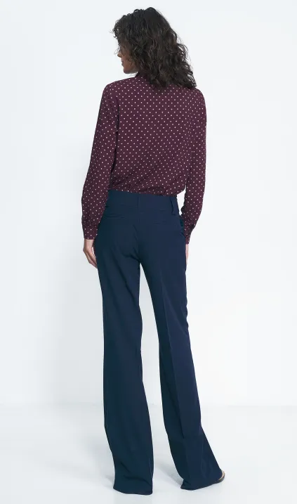 Granatowe spodnie typu wide leg