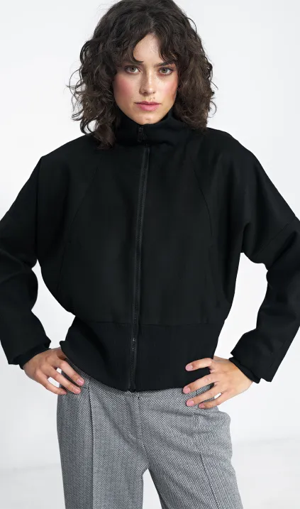 Czarna bluza o fasonie 