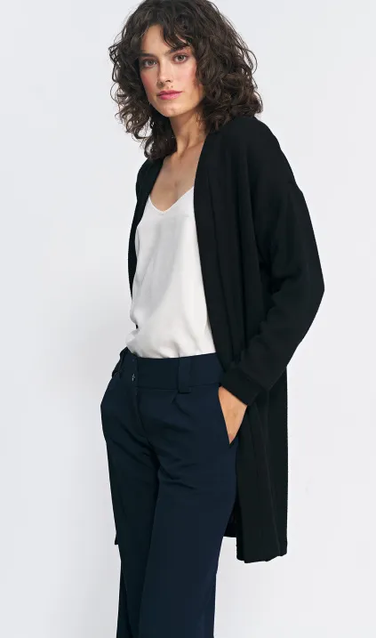 Niezapinany czarny sweter