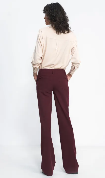 Bordowe spodnie typu bootcut