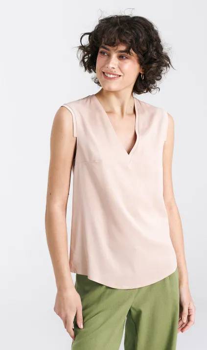 Sleeveless blouse, with V-neckline- beige 