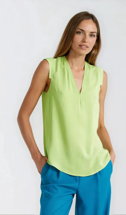 Sleeveless blouse, with V-neckline- lime 