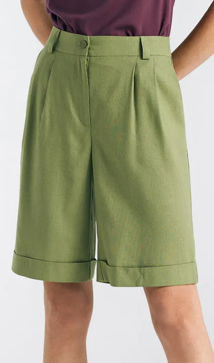 Krótkie, lniane spodnie typu szorty - zielony
