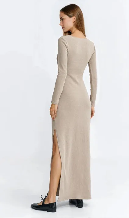 Sukienka maxi z łezką na dekolcie - beż