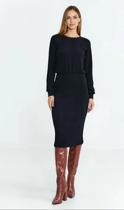 Sukienka z dzianiny prążkowanej z długim rękawem - czarny