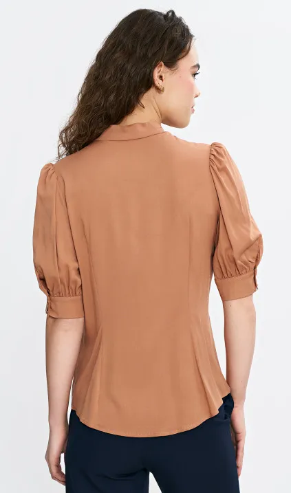 Bluzka z wiązaniem pod szyją - karmel