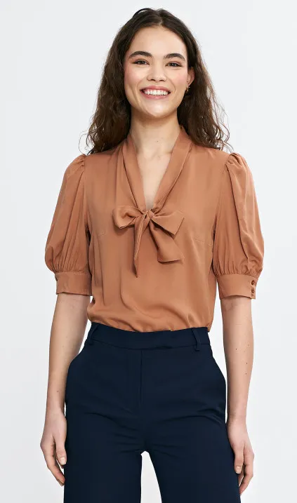 Bluzka z wiązaniem pod szyją - karmel
