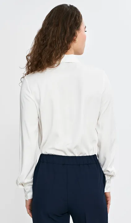 Bluzka z szafrą pod szyją - ecru