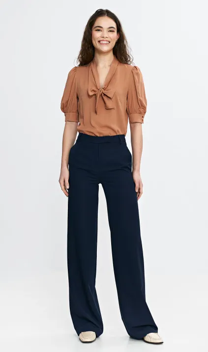 Spodnie bootcut, z krytym guzikiem - granat