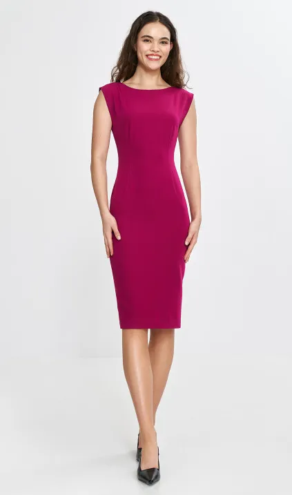 Sukienka z subtelnym dekoltem na plecach - fuksja