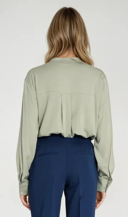 Wiskozowa bluzka polo ze stójką - pistacjowy