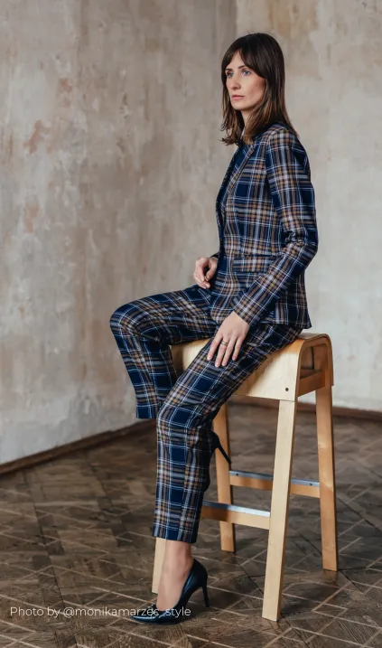 Spodnie 7/8 w granatową kratkę