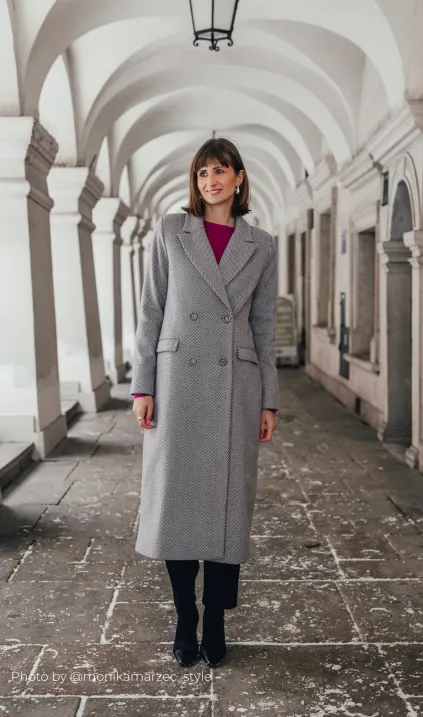 Elegancki płaszcz dwurzędowy - jodła