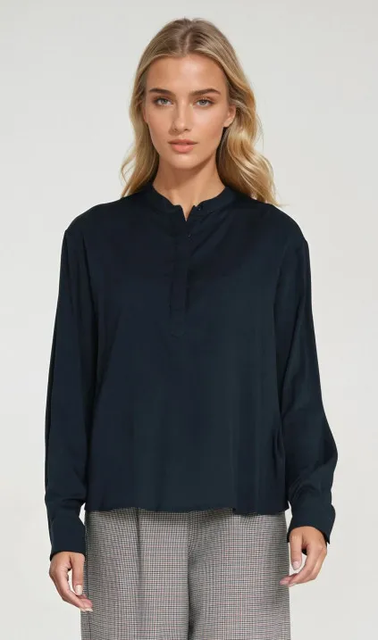 Wiskozowa bluzka polo ze stójką - granat