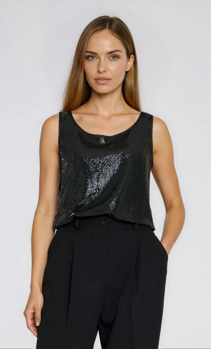 Błyszcząca bluzka na  szerokich ramiączkach - czarny