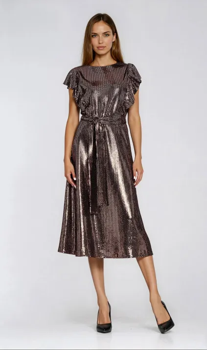 Błyszcząca sukienka z falbanami na ramionach - miedziany