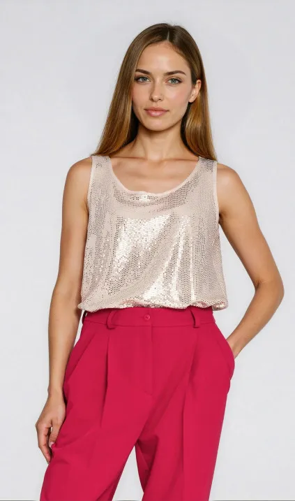 Błyszcząca bluzka na  szerokich ramiączkach - szampański