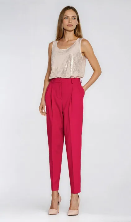 Błyszcząca bluzka na  szerokich ramiączkach - szampański