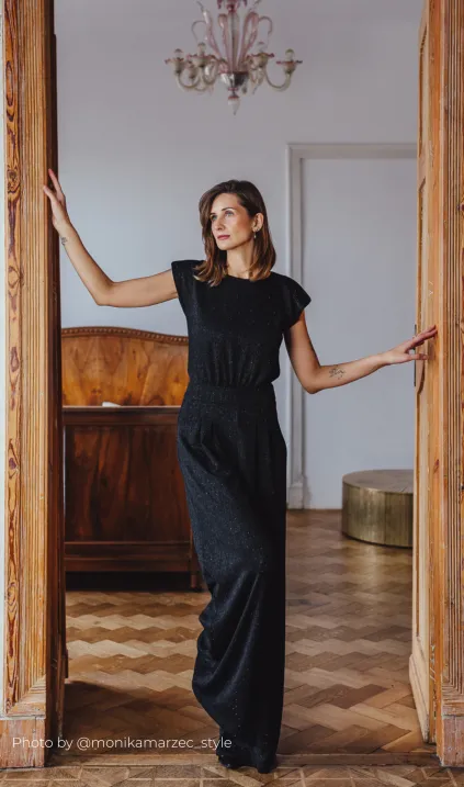 Kombinezon z nogawkami palazzo z dżetami - czarny