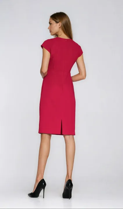 Sukienka z zakładkami na dekolcie - czerwony