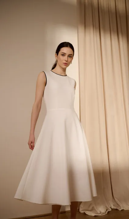 Sukienka z lamówką - ecru