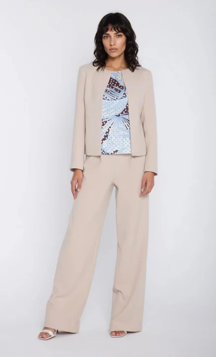 Short Chanel-style jacket - beige