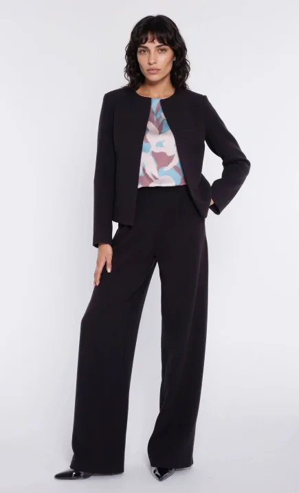 Short Chanel-style jacket - black