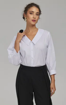 V-Neck Shirt with an Oversized Collar - white