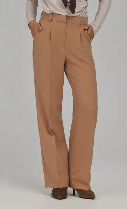Straight-Leg Trousers with Press Creases - caramel