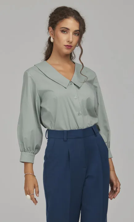 V-Neck Shirt with an Oversized Collar - grey