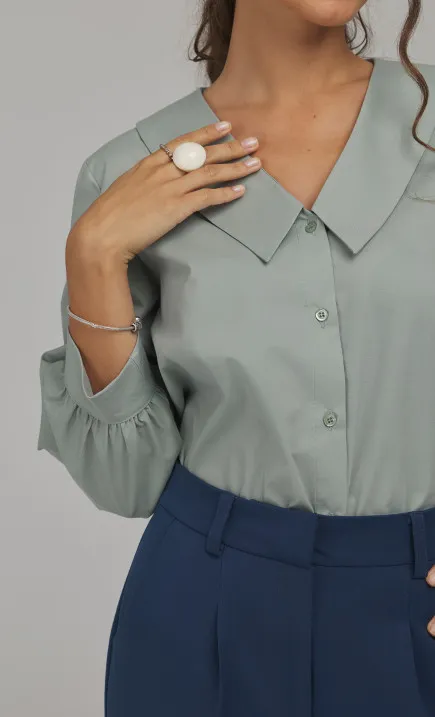 V-Neck Shirt with an Oversized Collar - grey