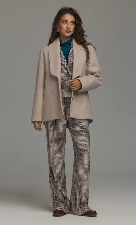 Padded Jacket with an Elegant Collar - beige