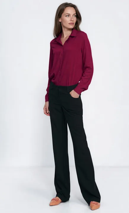 Czarne spodnie typu bootcut