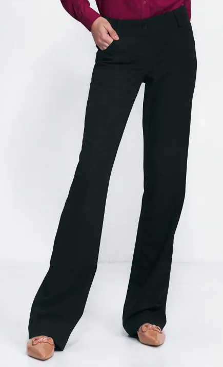 Czarne spodnie typu bootcut