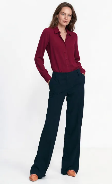 Granatowe spodnie typu wide leg