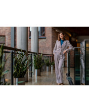 Jak się ubrać na imprezę firmową? Elegancja w mniej formalnym wydaniu