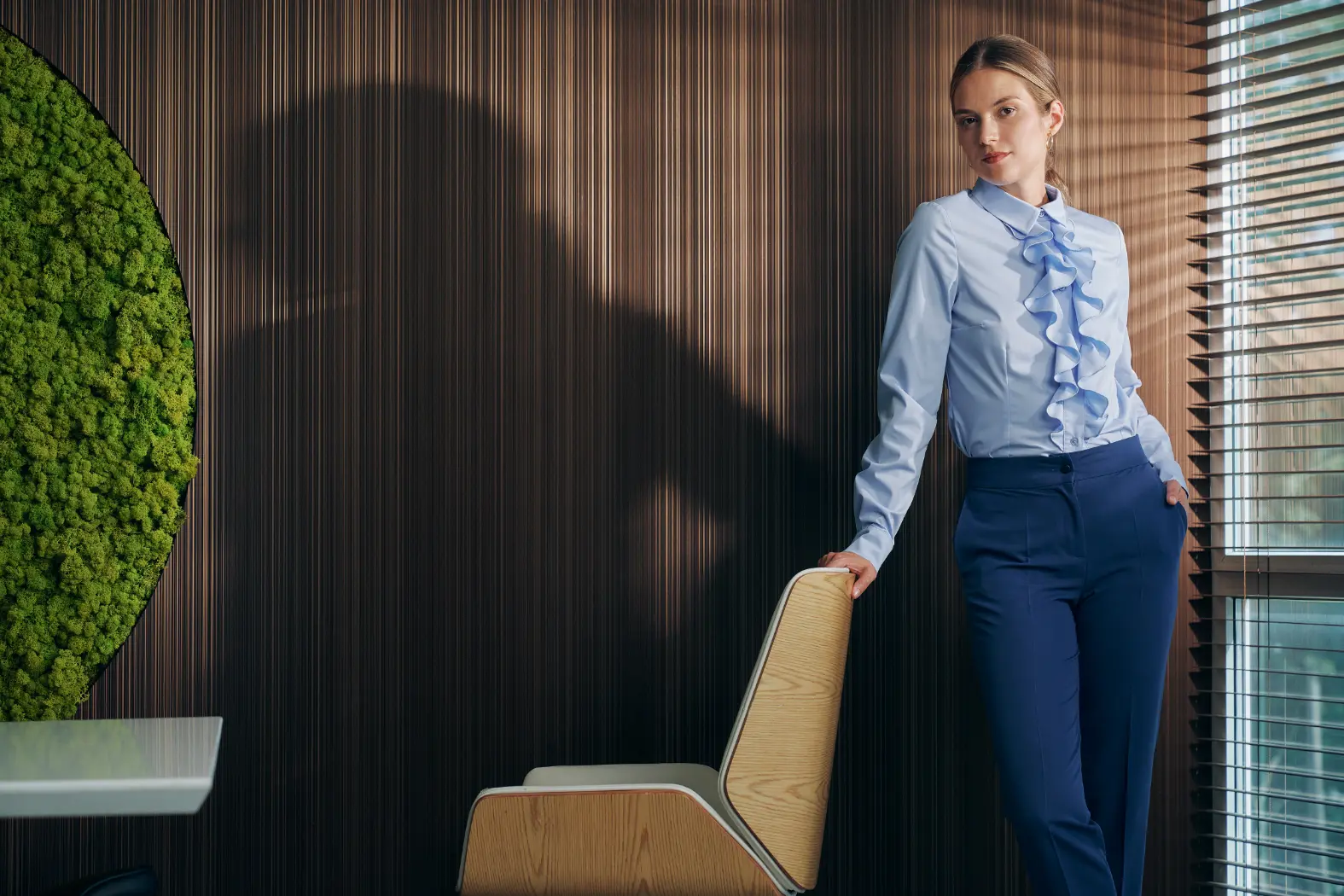 jak się ubrać elegancko do biura